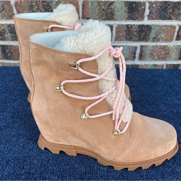 Women's Sorel Size 11 Joan of Arctic Snow Boots Lamb Wool Lining New no box - Picture 2 of 16